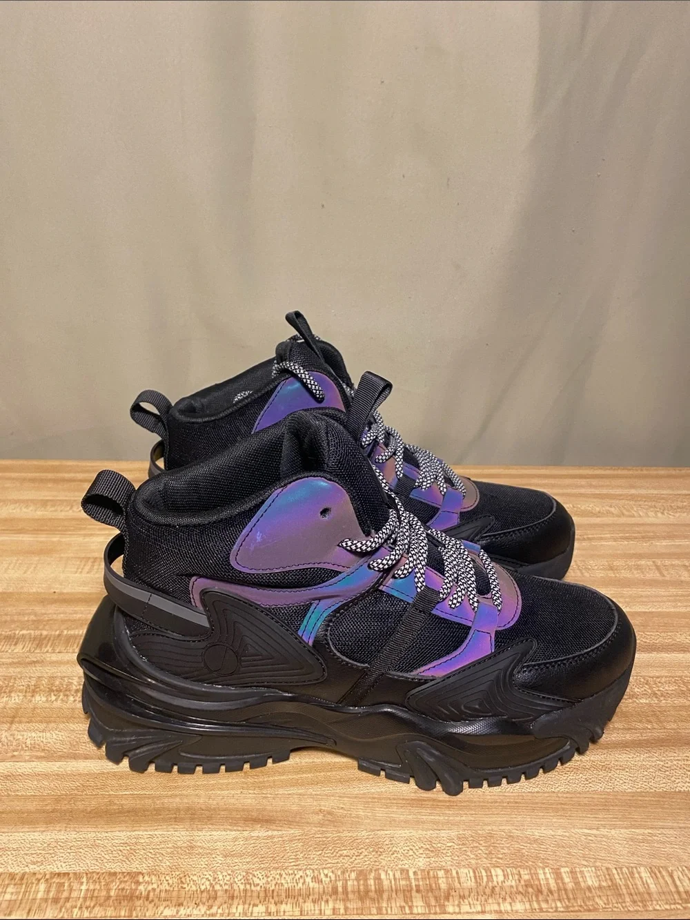 Javi Jiggy Sneaker Boots Black Reflective size 7Y